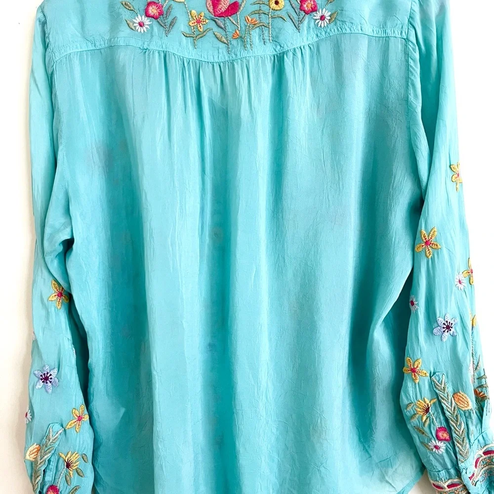 Darling JOHNNY WAS Embroidered Button Down Shirt Medium - Picture 3 of 5